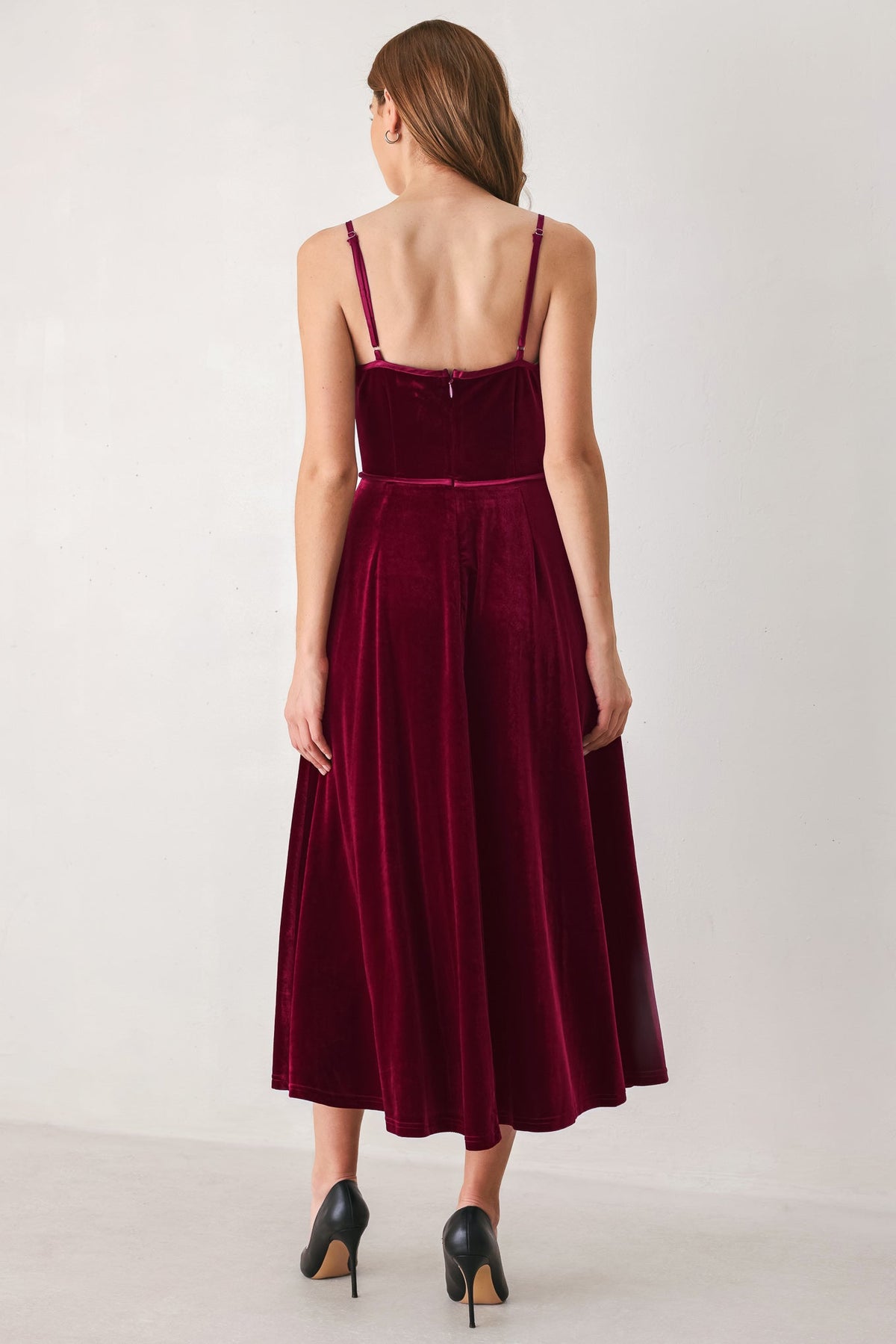 BURGUNDY KISS VELVET SWEETHEART KEYHOLE MIDI DRESS