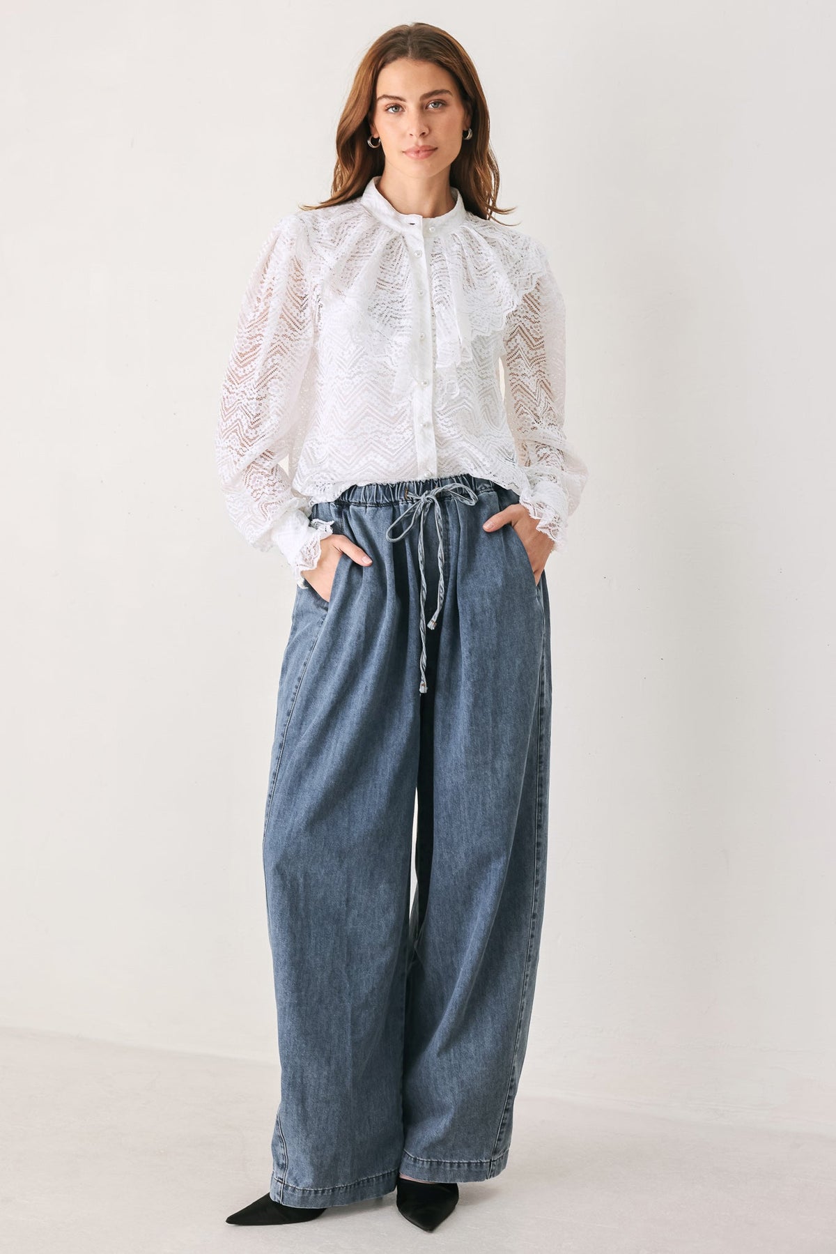 CLOUD ROMANCE WOVEN LACE TOP