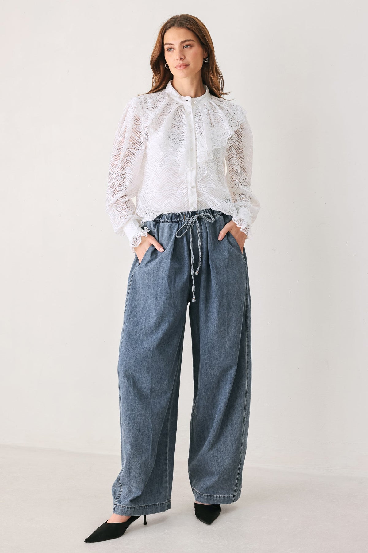 CLOUD ROMANCE WOVEN LACE TOP