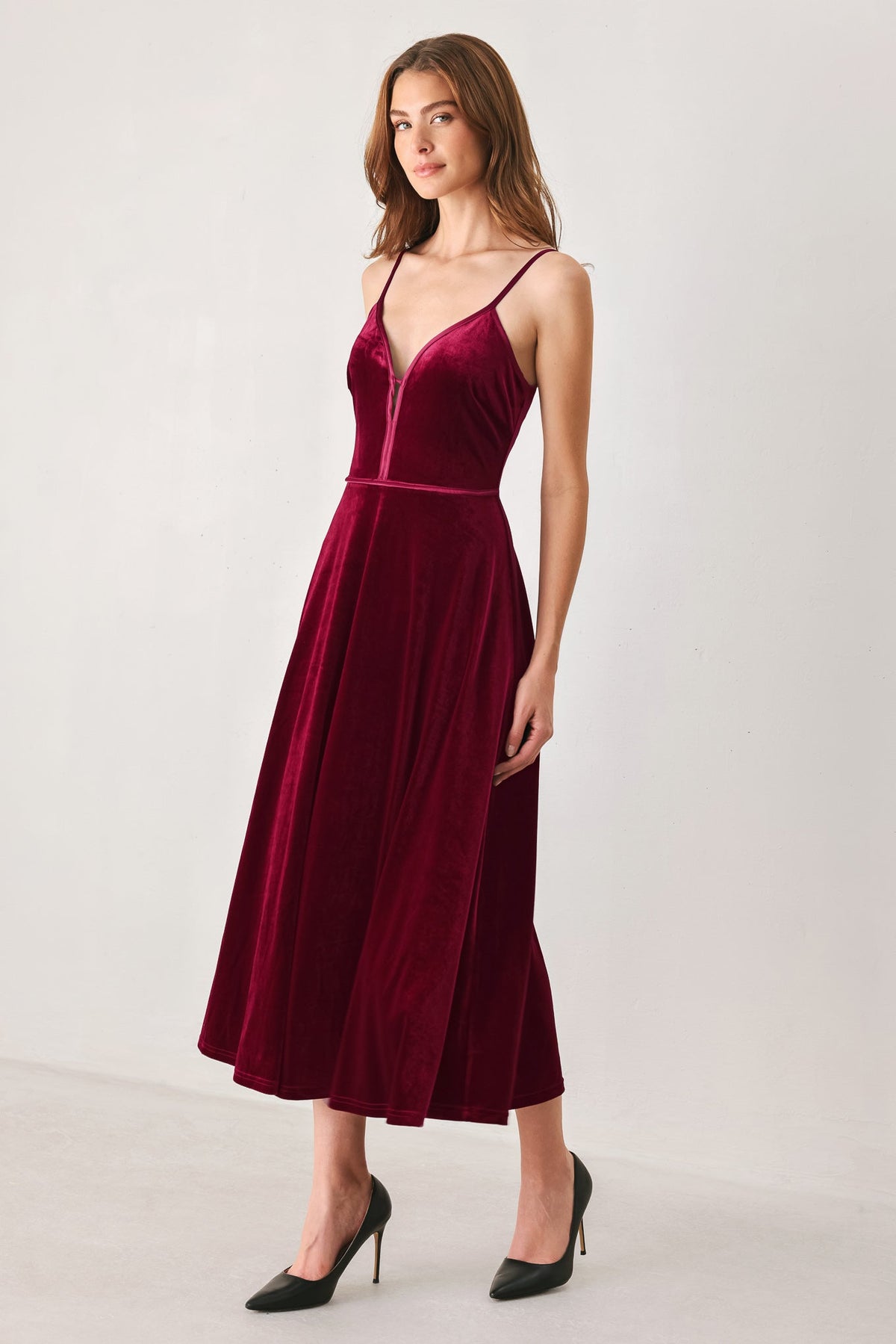 BURGUNDY KISS VELVET SWEETHEART KEYHOLE MIDI DRESS